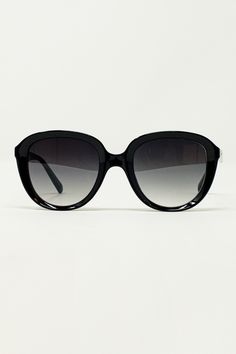 Introducing the Big Round Sunglasses in Black, a stylish and versatile accessory perfect for the spring and summer seasons. Crafted from 100% polycarbonate, these sunglasses offer durability and a lightweight feel.  These sunglasses feature a slightly curved round frame in classic black, exuding timeless elegance and sophistication. The black lenses provide UV protection, ensuring your eyes are shielded from the sun's rays while enhancing your style.  Ideal for both casual and chic looks, these sunglasses complement various outfits and occasions, from beach days to city adventures. Their universal appeal makes them a must-have accessory for sunny days and outdoor activities.  Available in size U, these sunglasses offer a comfortable fit that suits different face shapes and sizes. Elevate y Big Round Sunglasses, Big Sunglasses, Round Frame, Beach Days, Beach Day, Face Shapes, Black Frame, Your Eyes, Classic Black