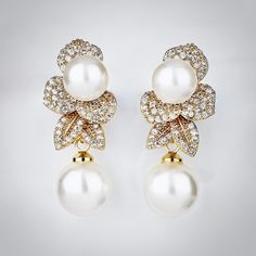 Luxury Intricate Pearl Earrings For Festivals, Luxury Elegant Embellished Pearl Earrings, Luxury Gold Pearl Earrings With Intricate Design, Luxury Elegant Filigree Pearl Earrings, Elegant Shell-shaped Pearl Earrings, Iridescent Pearl, Pearl Jewelry Wedding, Wedding Accessories Jewelry, Bridal Event