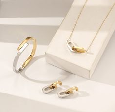 Durable and stylish, our waterproof necklace crafted for both functionality and fashion. Perfect for any occasion, it's the ideal accessory for those who appreciate durability and timeless elegance. Perfect for the minimalist and a beautiful piece to layer with. A true versatile statement piece that you can wear straight from the pool to dinner! - 18K gold plated / stainless steel - Waterproof technology - Hypoallergenic - 15" with extension to 18" Chic Metal Paperclip Jewelry, Minimalist Jewelry With Rectangular Link Clavicle Chain, Minimalist Clavicle Chain Jewelry With Rectangular Links, Minimalist Rectangular Link Jewelry Tarnish Resistant, Chic Jewelry With Chain Detail, Chic Chain Jewelry For Everyday, Elegant Stainless Steel Jewelry With Rectangular Links, Chic Everyday Jewelry With Chain Details, Chic Everyday Chain Jewelry