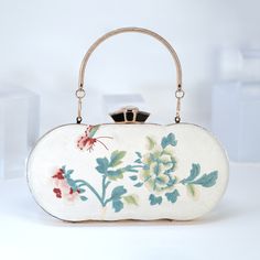 New to our Millennium collection, This beautiful romantic Light Beige Embroidered FLORAL bridal clutch bag is made of very fine quality of fabric and metal and it comes with a long Detachable metal chain/Metal chain for your Big day! Dimensions- length oh the bag is 4 inches, 5 inches (including closure) and 9 width of the bag is 9 inches and the thickness of the bag is  Gold Metal chain about 47 inches long. ► ABOUT YOUR ORDER * All items are neatly packaged in our beautiful jewelry boxes and elegant organza bags. * All items are 100% gift-ready. * Each order comes with a personalized handwritten card and a branded Millennium Bride jewelry cloth. * Each order comes with a free gift. ► PERSONALIZTION * If your order is a gift, you may contact us with the recipient's name or a message, and White Evening Bag With Detachable Handle For Events, White Shoulder Bag With Detachable Handle For Wedding, White Embroidered Rectangular Evening Bag, Formal Embroidered Handheld Shoulder Bag, White Embroidered Handheld Evening Bag, White Top Handle Shoulder Bag For Wedding, Formal Embroidered Top Handle Shoulder Bag, Beige Handheld Bags For Events, Beige Handheld Bag For Events