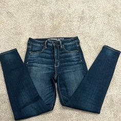 American Eagle {Super Hi-Rise Jegging} Size 6. Brand New. In Perfect Condition, Never Worn. Perfect Dark Denim With No Destruction. Size 6 Jeans, Perfect Dark, American Jeans, Jeans American Eagle, Going Out Tops, Simple Trendy Outfits, Cute Everyday Outfits, American Eagle Jeans, American Eagle Outfitters Jeans