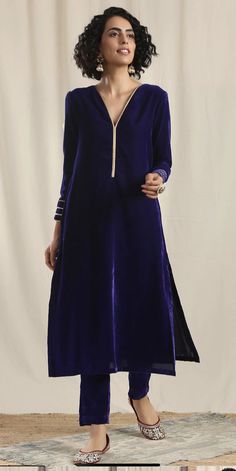 Velvet Sets For Women, Velvet Plain Suit Design, Plain Velvet Suit Design Pakistani, Valvet Suite Design Pakistani, Valvet Dress, Velvet Salwar, Velvet Kurti, Outfit Ideas 2022