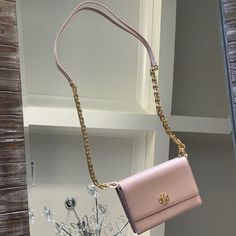 Tory Burch Chain Wallet Style No. 34037 Light Oak/Gold/253 Gold Chain Not In Stock Closet Update, Chain Wallet, Tory Burch Bags, Tory Burch Bag, Wallet Fashion, Wallet Chain, Wallet Bag, Light Oak, Kate Spade Crossbody