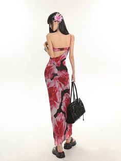 Embrace summer with a touch of elegance in our One Shoulder Floral Maxi Dress with a Back Cut-Out Detail.
Made with lightweight materials, this dress features a vibrant floral pattern that exudes a carefree vacation vibe. Its one-shoulder design coupled with a captivating back cut-out offers a blend of sophistication and charm, perfect for varied stylish outings.
This versatile piece transitions seamlessly from day to night, making it suitable for beach weddings, brunches, or evening events. Acc