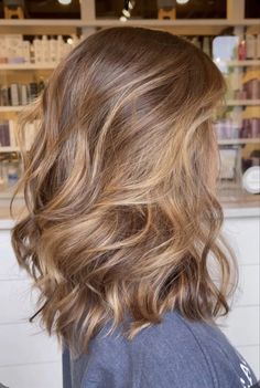 Butterscotch Blonde Highlights, Honey Brown Short Hair, Short Honey Brown Hair, Honey Blonde Hair Short, Partial Highlights For Dirty Blonde Hair, Short Honey Blonde Hair, Light Brunette Hair, Rambut Brunette, Haircut 2024