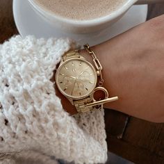 Classic Jewelry Pieces, First Wedding Anniversary Gift, Gold Watches, Eye Looks, Organic Lines, First Anniversary Gifts, Watches Women, Classic Jewelry, Jewelry Inspo