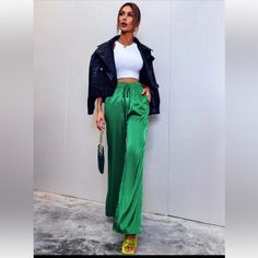 Satin Pants Outfit Night, Green Satin Trousers Outfit, Green Satin Cargo Pants Outfit, Styling Satin Pants, Green Silk Pants Outfit, Wide Leg Satin Pants Outfit, Green Satin Pants Outfit, Satin Wide Leg Pants Outfit, Satin Trousers Outfit