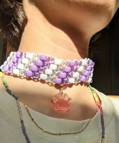 Kandi Necklace, Choker Design, Kawaii Outfit, Kandi Kid, Kandi Ideas, Choker Designs, Purple Beads, Clear Beads, Dog Necklace