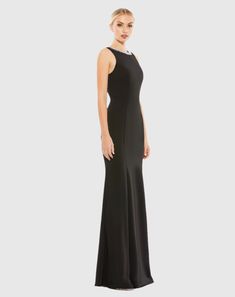 Cette robe de rêve en satin est à la fois classique et élégante. Cette robe trompette longue et ajustée est ajustée au niveau du corsage et de la taille et comporte une jupe trompette évasée. Le décolleté est incrusté de strass pour plus d'éclat.


 Ieena pour Mac Duggal

 Tissu satiné (100 % polyester)

 Entièrement doublé

 Encolure haute

 Sans manches

 Décolleté incrusté de strass

 Fermeture éclair au dos

 Environ. 62,5" du haut de l'épaule à l'ourlet inférieur

 Disponible en noir et rose rose

 Modèle #49093