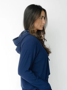 Upgrade your casualwear with Cozy Earth's women's rib-knit viscose from bamboo hoodie. The flattering fit, clean lines & satin hood lining make this a must-have. Bamboo Pajamas, Hoodie Cozy, Best Pajamas, Soft Clothes, Fabric Accessories, Hot Flashes, Knit Hoodie, Bamboo Fabric, Layered Look