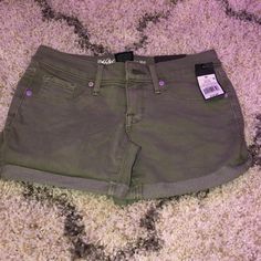 Never Worn Army Green Shorts, Size 00 Jeans, Green Shorts, Size 00, Army Green, Jean Shorts, Womens Shorts, Green, Women Shopping