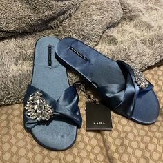 Nwt Size 37 Summer Evening Open Toe Slippers, Blue Flat Slippers For Summer, Trendy Blue Summer Slippers, Blue Trendy Summer Slippers, Blue Closed Toe Slippers For Summer, Blue Evening Sandals For Summer, Elegant Blue Flat Heel Sandals, Elegant Blue Flat Sandals, Chic Flat Flip Flops For Party