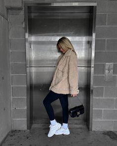 Winter style ootd outfit inspo fuzzy jacket sherpa jacket teddy coat 2023 Jacket Sherpa, Teddy Coat, Oversized Jacket, Sherpa Jacket, Ootd Outfit, Beige Color, Winter Style, Montana