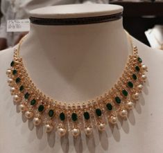 Green Stone Necklace Indian, Short Gold Necklace, Green Emerald Necklace, Simple Necklace Designs, Green Choker, Simple Necklaces, Temple Jewellery Earrings, Wedding Jewelry Sets Bridal Jewellery