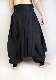 Hakama Pants, African Clothing For Men, African Clothing, Sewing Inspiration, Things To Buy, Beautiful Outfits, Black Cotton, Cool Things To Buy, Gender Neutral