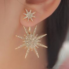 Intricate and sparkling star stud earrings are fashionably trendy and dazzling.  These would be absolutely gorgeous for a wedding, bridal party or any occasion.  Make your selection in gold and silver.  Great for those who are celestial fans! Earring Details: * COLOR:  Gold or Silver * MATERIAL:  Zinc Alloy, Cubic Zirconia, and metal ear push back posts for pierced ears * WEIGHT:  Lightweight - 6 grams (pair) * SIZE:  1.57 inches Length /  1 inch Width * INCLUDES:  Clear rubber earring backs wit Soirée Halloween, Gold Star Earrings, Wedding Gifts For Friends, Silver Star Earrings, Formal Jewelry, Starburst Earrings, Cheap Earrings, Sparkling Stars, Star Earrings Stud