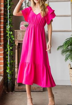 Descubre un estilo atrevido y hermoso con este vestido fucsia. Con un favorecedor escote en V, este vestido es una declaración audaz pero sigue siendo elegante sin esfuerzo. Perfecto para una salida nocturna o una ocasión especial, ¡luce tu estilo con este precioso vestido midi!   ENGLISH   Descubre un estilo atrevido y hermoso con este vestido fucsia. Con un favorecedor escote en V, este vestido es una declaración audaz pero sigue siendo elegante sin esfuerzo. Perfecto para una salida nocturna o una ocasión especial, ¡luce tu estilo con este precioso vestido midi!   Detalles del modelo   Altura 5'5   Busto: 36 / Cintura: 30 / Caderas: 41   Usando M Flowy V-neck Maxi Dress For Cocktail, Modest V-neck Midi Dress For Spring, Chic Pink V-neck Dress For Brunch, Flowy V-neck Midi Dress For Party, Chic Maxi Dress For Brunch, Chic V-neck Midi Dress For Day Out, Elegant Pink V-neck Dress For Brunch, Chic Flowy Midi Dress, Modest V-neck Maxi Dress For Day Out