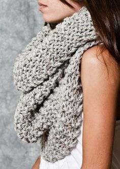 Love big scarves in winter time! Crochet Instagram, Tas Fashion, Looks Style