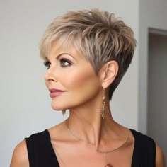 Short Short Haircuts For Women, Hairstyle For Women Over 40, Thick Hair Pixie Cut, Short Pixie Bob Haircuts, Face Shape Hair, Textured Bobs, Short Pixie Bob, Hairstyle For Women