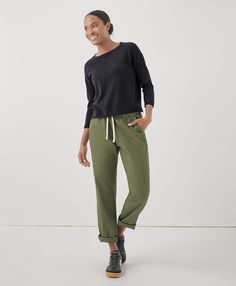 Women's Olivine Daily Twill Pant S. Super soft organic women's Daily Twill Pant from Wear PACT. Fair Trade Factory. GOTS Certified Organic Cotton Roll Up Pants, Green Pants Outfit, Cotton Pants Women, Chambray Pants, Relax Pants, Cropped Pants Women, Wardrobe Planning, Twill Pants, Sustainable Clothing