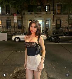 Vivian Lau, King Of Wrath, Everyday Fashion Outfits, Instagram Pose, Classy Casual, Embroidery Fashion, Types Of Skirts, Western Wear