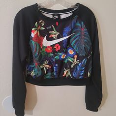 Nike Sportswear Tropical/Floral Print Crop Top Crew Sweater Size Small For Women Excellent Condition No Flaws Hawaiian-Flowers-Jungle-Multi- Palm Trees Nike Swoosh On The Front. Ribbed Collar. Solid Sleeves With Ribbed Wrist Cuffs Polyester Fabric For Durability And Quick Breeze. Black Athleisure Tops For Leisure, Black Sportswear Tops For Leisure, Black Sweatshirt For Sports, Fitted Sweatshirt For Sports In Spring, Spring Sportswear Tops For Leisure, Spring Leisure Sportswear Tops, Fitted Black Sweatshirt For Sports, Spring Workout Sportswear Sweatshirt, Black Long Sleeve Activewear For Spring