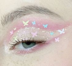 Crazy Eyeliner Looks, Cute Eyeliner Ideas, Cute Eyeliner, Eyeliner Ideas, Butterfly Makeup, Ethereal Makeup, Interesting Images