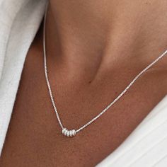 Amy Silver Necklace - Galis jewelry Minimal Gold Necklace, Gold Beads Necklace, Gold Necklace Delicate, Simple Gold Necklace, Minimalist Jewelry Silver, Delicate Silver Necklace, Silver Jewlery, Silver Necklace Simple, Delicate Gold Necklace