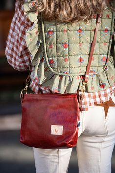 Your bag is proudly made in Lynchburg, Virginia using the finest materials in the world. 10.5" top length 8.5" base length x 3"W x 8"H Crafted with Ruby Red Italian leather* Exterior back pocket 7.5"L x 4.75"H Removable/adjustable 1/2" crossbody strap that extends from 36" to 48" bench made with brown English Bridle leather* and solid brass hardware Interior key clip Solid brass hardware Lined with Liberty of London "Millie" floral fabric Made in the U.S.A. *Ruby Leather is an Italian-milled lea Work Bag Essentials, Leather Strap Bag, Peaks And Valleys, Lynchburg Virginia, Waxed Canvas Bag, English Bridle, Leather Cosmetic Bag, Limited Edition Bag, Leather Sling Bag