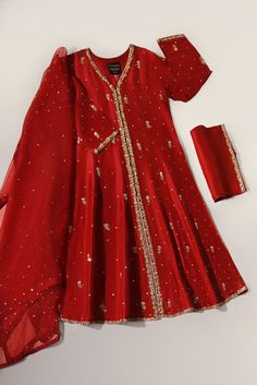 Blouse Casual Fashion, Fancy Dresses Long, Simple Pakistani Dresses, Designer Dresses Casual, Stylish Party Dresses, Boutique Dress Designs, Embroidery Designs Fashion, Gold Hand, Indian Designer Outfits