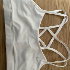 Super Comfy And Supportive White Nike Sports Bra - Never Worn White Sports Bra Outfit, Xc Outfits, Sports Bra Aesthetic, Sports Bra Outfit, Bra Outfit, White Bra, Gym Outfits, White Bras, White Sports Bra