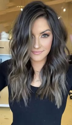 Cabelo Ombre Hair, Rambut Brunette, Kadeřnické Trendy, Brunette Hair With Highlights, Brunette Balayage Hair, Brown Hair Balayage, Balayage Brunette, Hair Color And Cut, Hair Inspiration Color