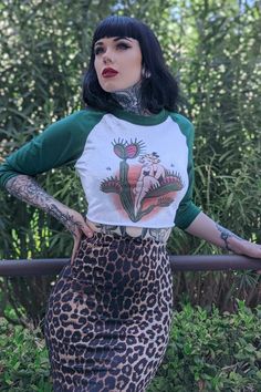 Feed Me 3/4-Sleeve Unisex Raglan Graphic T-shirt in White/Green Vintage inspired by Mischief Made - Etsy Rockabilly Looks, Teacher Wear, Looks Street Style, Looks Black, Rockabilly Fashion, Alt Fashion, Raglan Tee, Pin Up Style, Print Skirt