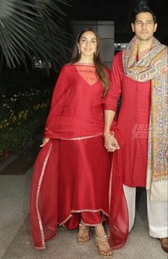 Sid Kiara, Dress Bustle, Diwali Outfits, Sidharth Malhotra, Dp Stylish, Indian Bride Outfits, Culture Fashion, Couple Picture, Office Life