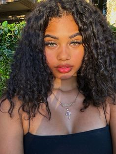 Pretty Hispanic Girl, Curly Hair Latina, Biracial Women, Curly Hair Women, Mixed Hair, Dark Skin Beauty, Hair And Beauty Salon, Curly Girl Hairstyles, Dark Skin Women