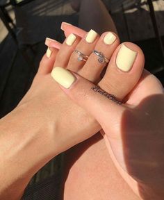 Summer Nails Colors Designs, Unghie Sfumate, Yellow Nail Art, French Pedicure, Yellow Nail, Nagellack Trends, Nails Yellow