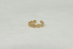 Toe ring. 14k Gold toe ring. Classic toe ring. Adjustable toe ring. gift ideas. Gift for her. Body jewelry.  boho toe ring. toe band.  ✪ About The Ring: One size. Adjustable toe ring!  The ring is made of : Brass \ silver--and can be gold plated Or 14k solid real gold. ✴ Come see more toe rings: https://www.etsy.com/shop/AtlanticSun?section_id=17218728&ref=shopsection_leftnav_4 All jewelry are handmade with love. Thank you for visiting my shop! :) Allen Ring Gift Ideas, Knuckle Rings Silver, Gold Toe Rings, Unique Gold Rings, Sterling Silver Toe Rings, Dainty Gold Rings, Silver Toe Rings, Toe Ring, Jewelry Boho