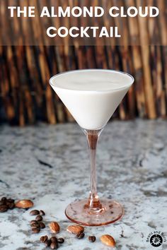 Cocktails With Half And Half, Creamy Cocktail Recipes, Desert Cocktails, Cloud Cocktail, Amaretto Coffee, Cocktail With Vodka, Dessert Cocktails, Sweet Cocktail, Cocktail Drinks Alcoholic