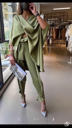 Kaftan Designs, Mode Abaya, Looks Chic, Look Fashion, Modest Fashion, Classy Outfits, Fashion Inspo Outfits, Chic Outfits