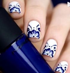 White Floral Nails, Manicure Shellac, Nails 2017, Floral Nail Designs, Portuguese Tiles, Floral Nail Art, Shellac Nails, Get Nails, Blue And White Floral