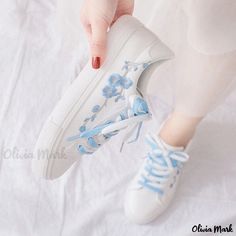 Olivia Mark - Vintage White Shoes with Delicate Elegance - Embroidered Hanfu Style Leather Shoes Hanfu Style, Chunky Heel Pumps, Leather Shoes Woman, Open Toe Sandals, Vintage Shoes, Cotton Lace, White Shoes, Blue Shoes, Olivia Mark