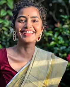 Anupama Parameswaran Saree Looks, Onam Saree, Onam Celebration, Portrait Shots, Saree Look, Red Outfit, Model Pictures