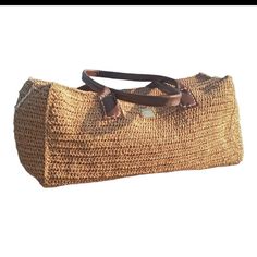 this beautful handmade bag is crocheted from %100 raffia in natural tone  and its very lightweight. Natural Handbags, Bags Handmade, Bubble Bag, Handmade Bag, Beach Bags, Boho Crochet, Natural Tones, Handmade Bags, Beach Bag