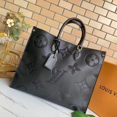 Size L 41 x 34 x 19cm, S 25 x 20 cm (Length x Height x Width) Double inside pocket 2 Toron top handles for hand or elbow carry 2 long shoulder straps (drop: 28 cm) for shoulder carry Brand box and dust bag included Designer Handbags Louis Vuitton, Sac Louis Vuitton, Top Handbags, Luxury Purses, Monogram Bag, Bags Designer Fashion, Vuitton Bag, Lv Bag, Mode Style