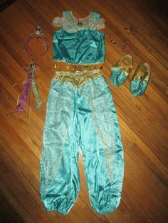 Description: - Fantastic JASMINE COSTUME with TONS of ACCESSORIES!!! - Girls size Medium (7-8). - Authentic Disney costume. - Costume with TONS of "finishing touches" accessories for the best Jasmine costume around! - Includes: top/shirt, pants, tiara/headpiece, wand/scepter, necklace, 2 earrings (clip on), and shoes. - Very good vintage/pre-owned condition. No holes, rips, or stains noted. Marked size M (7/8).  FREE FIRST CLASS SHIPPING TO THE USA! Priority upgrade and International shipping al Aladdin Halloween, Princess Jasmine Aladdin, Aladdin Costume, Jasmine Aladdin, Disney Costume, Tiara Headpieces, 90s Disney, 2 Earrings, Princess Jasmine