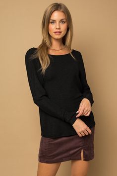 Long Sleeve Twisted Back Glitter Top MODEL IS WEARING A SIZE SMALL MODEL SPECS HEIGHT: 5'10" BUST: 32 WAIST: 25" HIPS: 35" Glitter Top, Twist Top, Beautiful Sweater, Long Blouse, Sheer Fabrics, Top Model, Natural Fabrics, Print Pattern, Hip Length