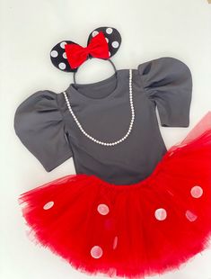 This Minnie Mouse Inspired costume is prepared with great care for your birthdays, photoshoots, parties and Halloween. We use high quality fabrics and tulles.. ıt includes; tutu skirt, black overall and hairband. This sweet Minnie Mouse costume is handmade according to your order. We sew according to your order so if you want to change style, color or any thing of on the dress, ıt is enough to write me, we can prepare a special change on the dress for you.. So we have our own standard sizes for Minnie Mouse Kostüm, Birthday Dress Toddler, Princess Photoshoot, Mermaid Tutu, Prince Costume, Minnie Mouse Costume, Mouse Costume, Gown Princess, Baby Minnie