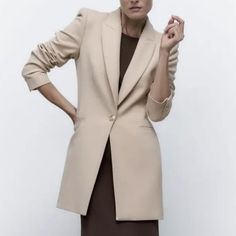 New With Tags Bloggers Favorite! Solid Blazer Dress For Office Wear, Elegant Blazer Dress For Winter, Elegant Fitted Neutral Blazer, Knee-length Spring Outerwear For Office, Knee-length Spring Office Outerwear, Elegant Neutral Outerwear For Formal Occasions, Elegant Beige Blazer With Pockets, Elegant Neutral Formal Outerwear, Classic Notch Lapel Dresses For Fall