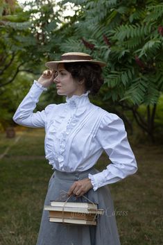 Blouse maud in Edwardian Victorian Style - Etsy Edwardian Fashion Women, Titanic Fashion, Edwardian Era Fashion, Victorian Shirt, Edwardian Costumes, 1900s Fashion, 1910s Fashion, Ad Fashion, Edwardian Dress