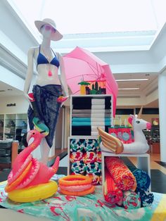 Towel Shop Display, Beach Towel Display Retail, Beach Towel Display, Swimsuit Store Display, Beach Retail Display, Pool Store Display Ideas, Beach Visual Merchandising, Swimwear Store Display